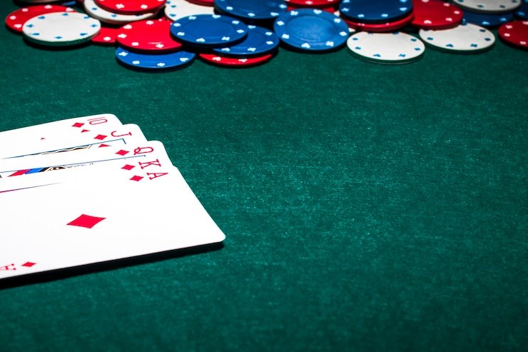 Tampilan perangkat mobile menunjukkan proses login yang mudah dan aman