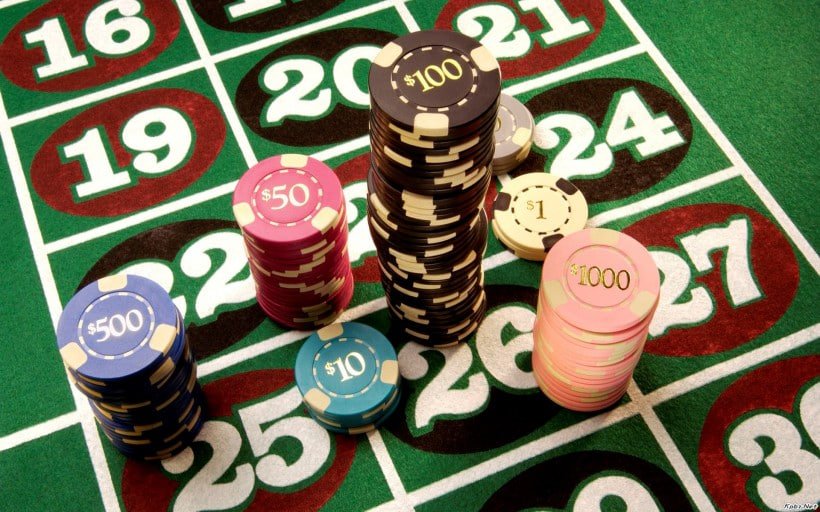 Pengguna membuka aplikasi livescore88 di ponsel untuk menikmati permainan sports dan casino yang aman dan nyaman